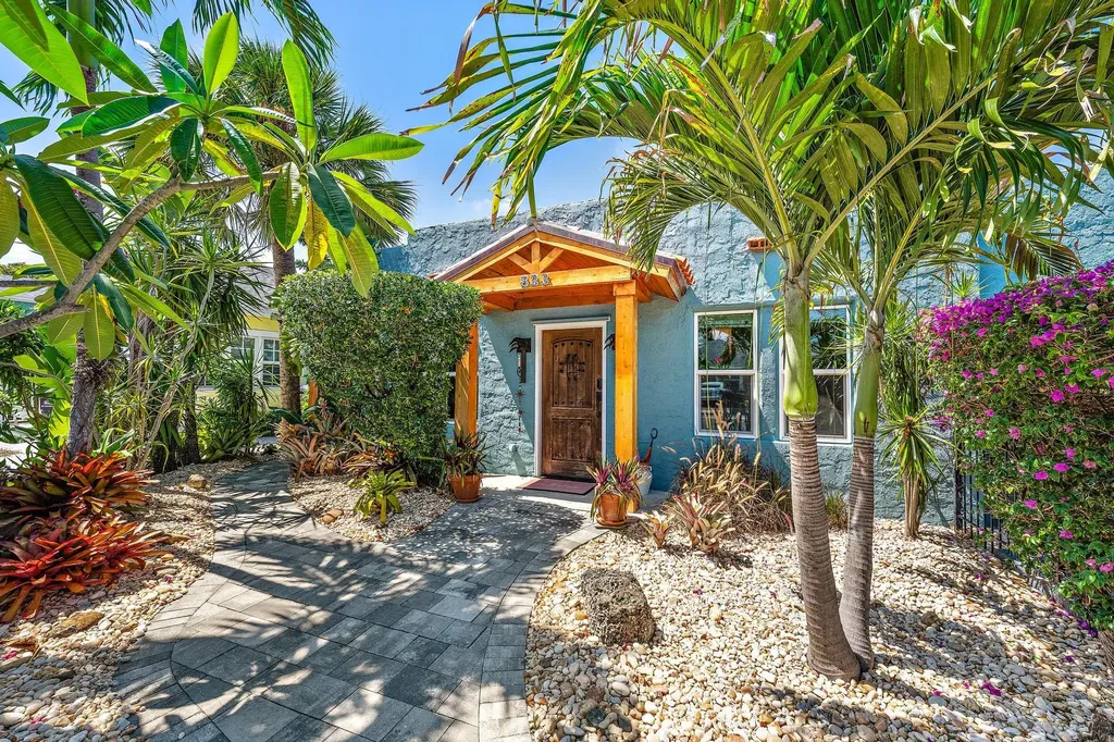 823 Selkirk Street S West Palm Beach FL 33405