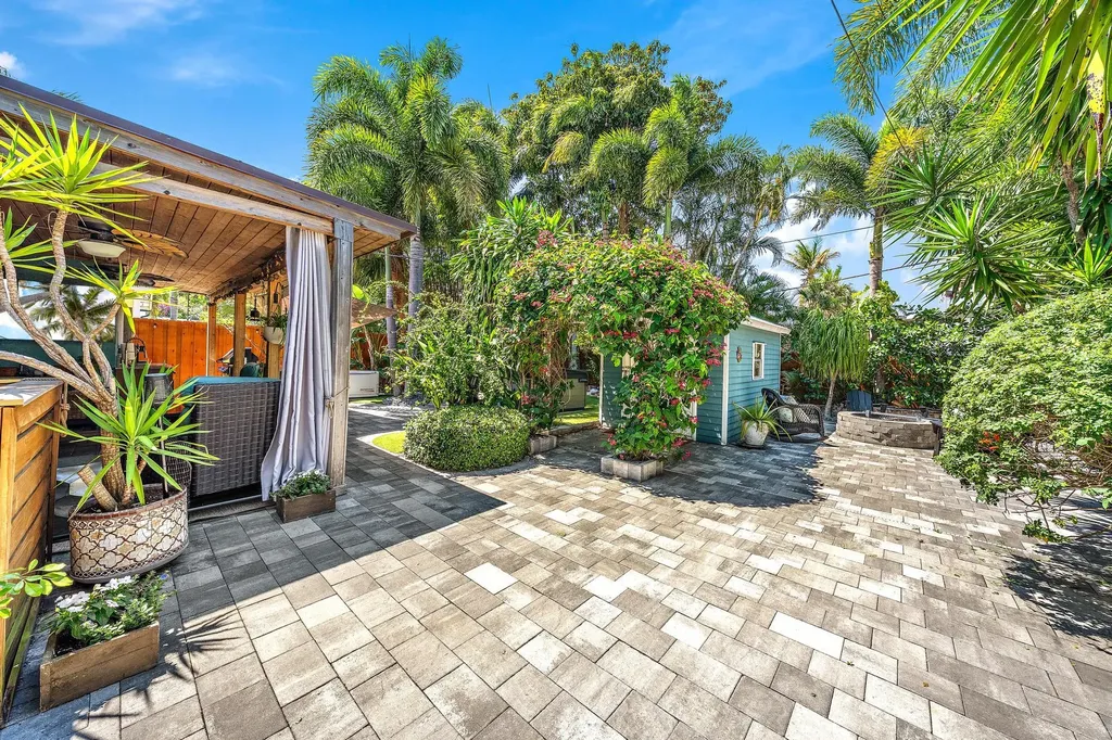 823 Selkirk Street S West Palm Beach FL 33405