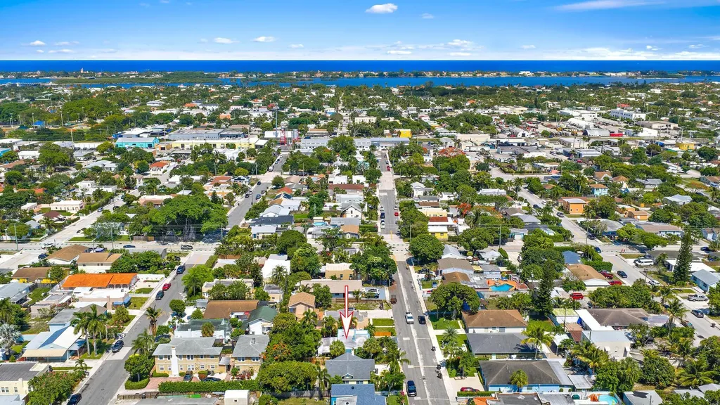 823 Selkirk Street S West Palm Beach FL 33405