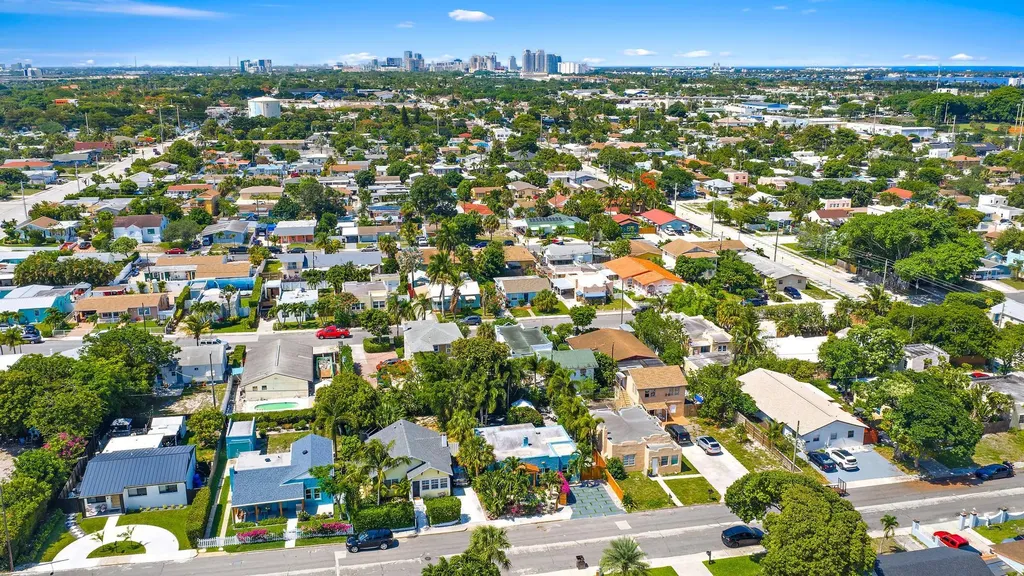 823 Selkirk Street S West Palm Beach FL 33405
