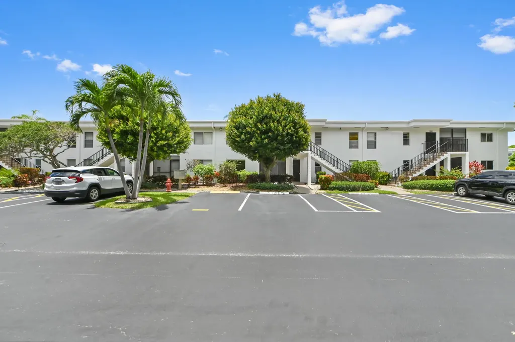 6586 Southurst Terrace Delray Beach FL 33446