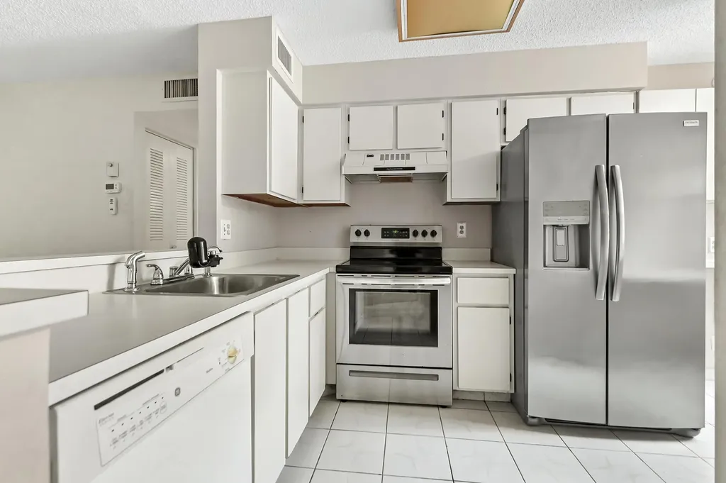 6586 Southurst Terrace Delray Beach FL 33446