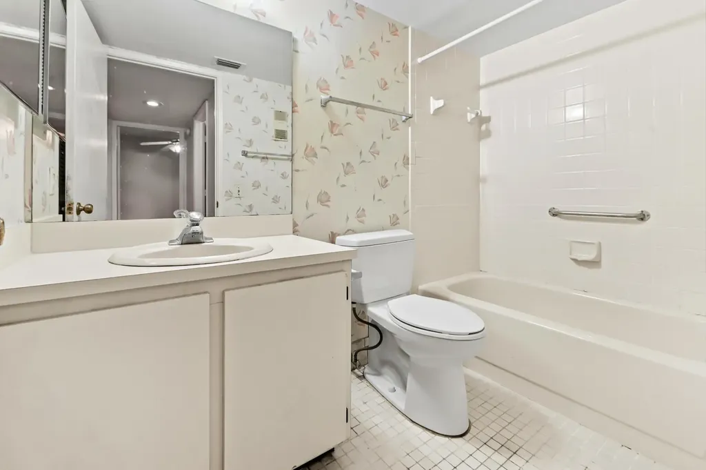 6586 Southurst Terrace Delray Beach FL 33446