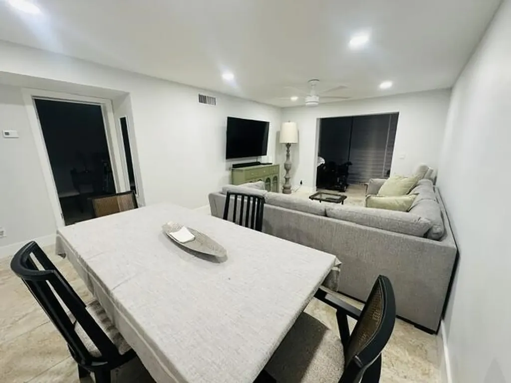 2601 NE 3rd Court Boynton Beach FL 33435