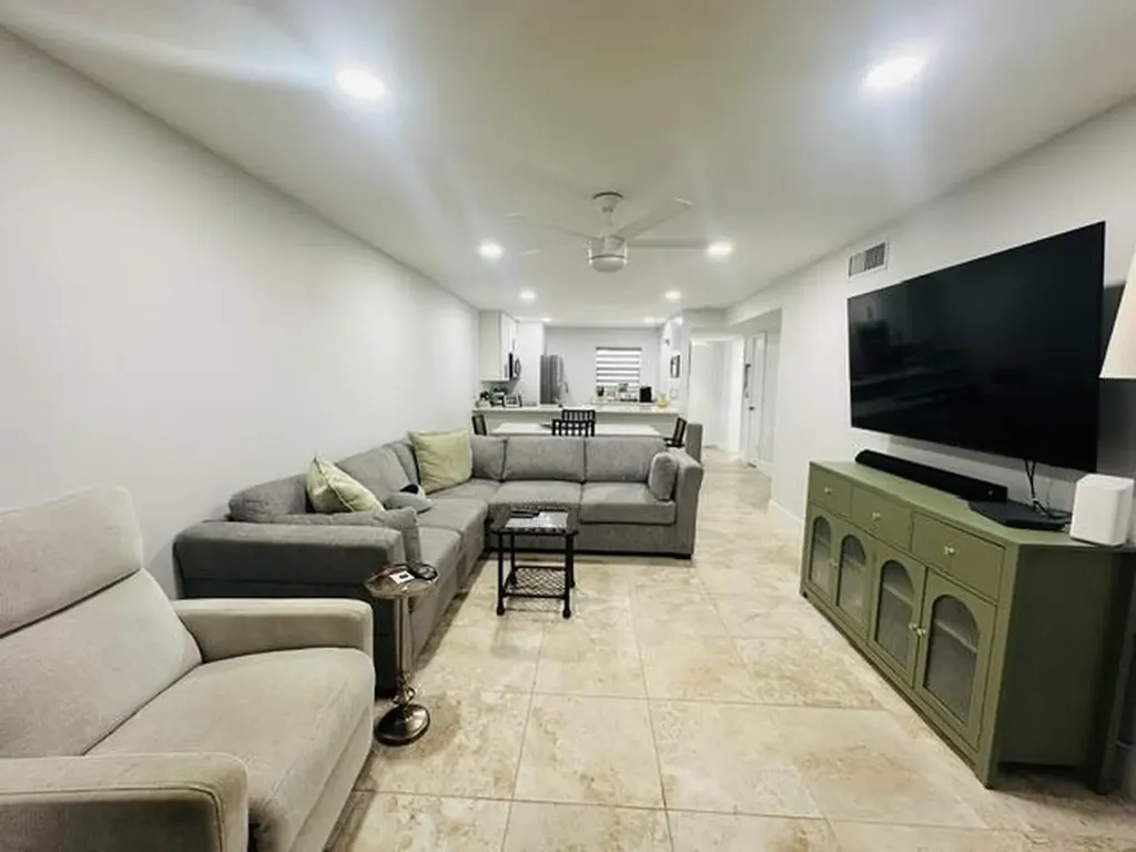2601 NE 3rd Court Boynton Beach FL 33435