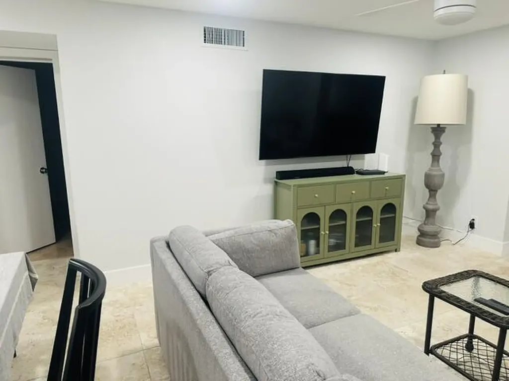 2601 NE 3rd Court Boynton Beach FL 33435