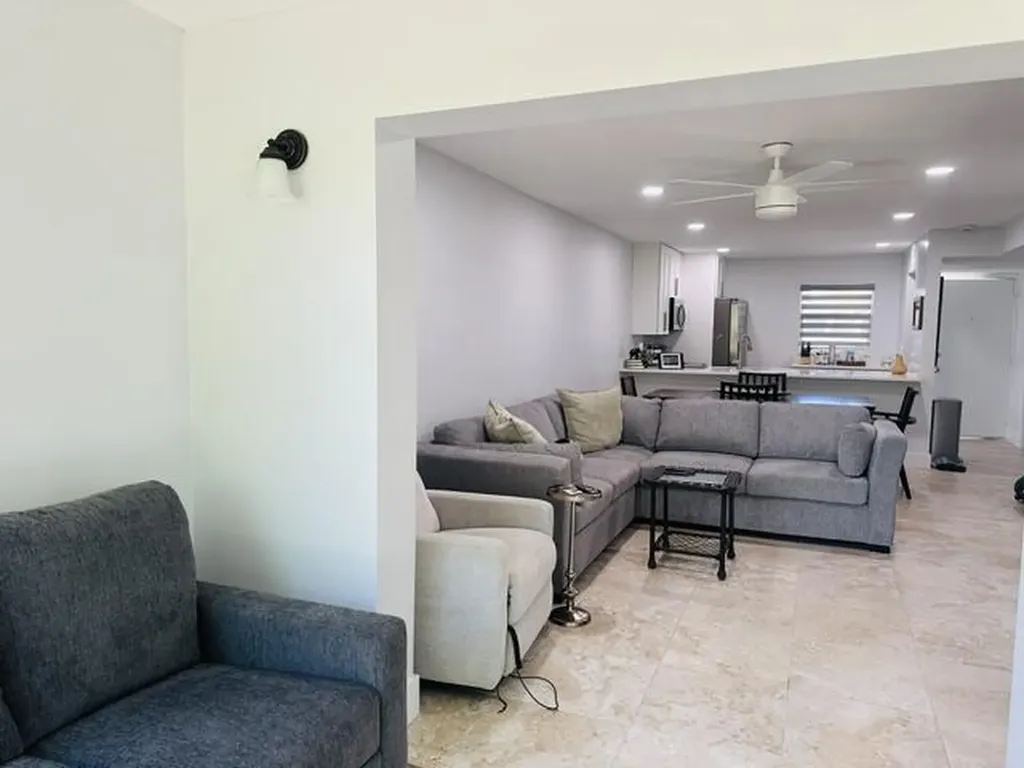 2601 NE 3rd Court Boynton Beach FL 33435