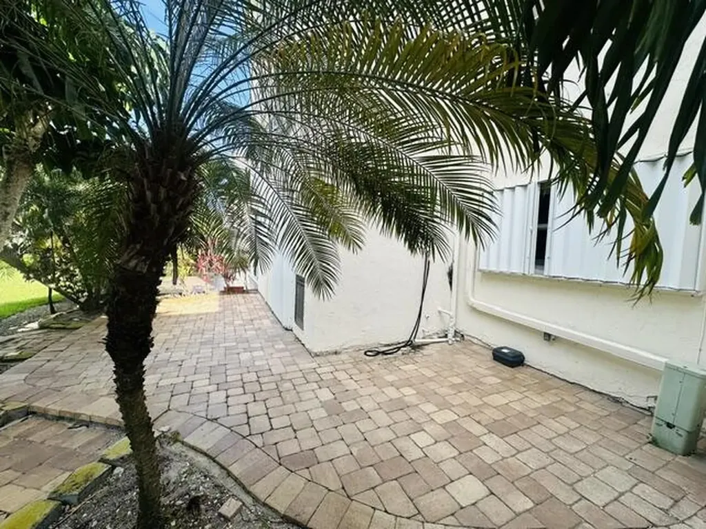 2601 NE 3rd Court Boynton Beach FL 33435