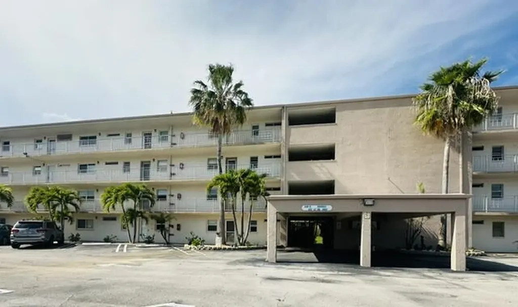 2601 NE 3rd Court Boynton Beach FL 33435