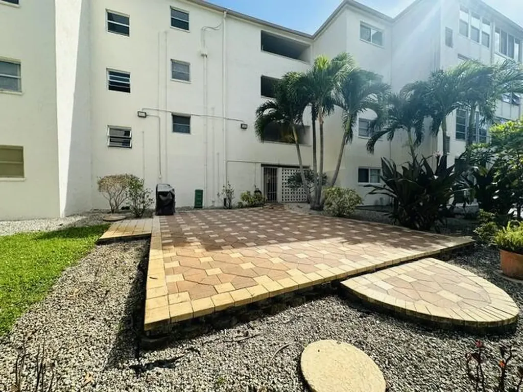 2601 NE 3rd Court Boynton Beach FL 33435