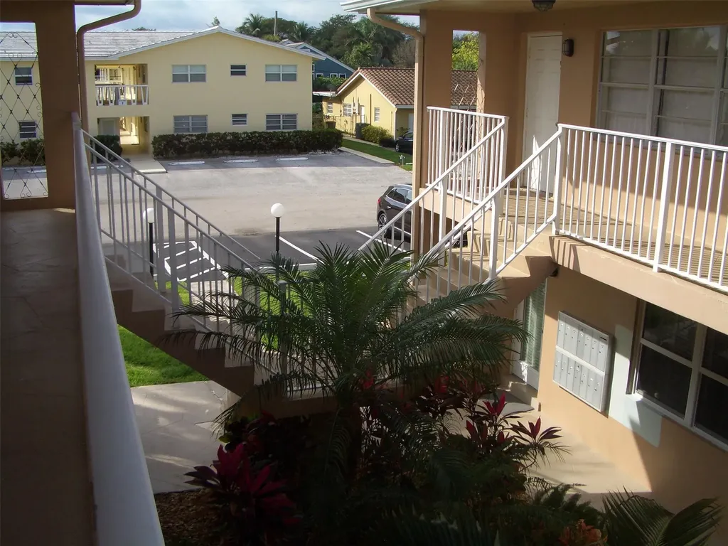 2737 NE 28th Street Lighthouse Point FL 33064