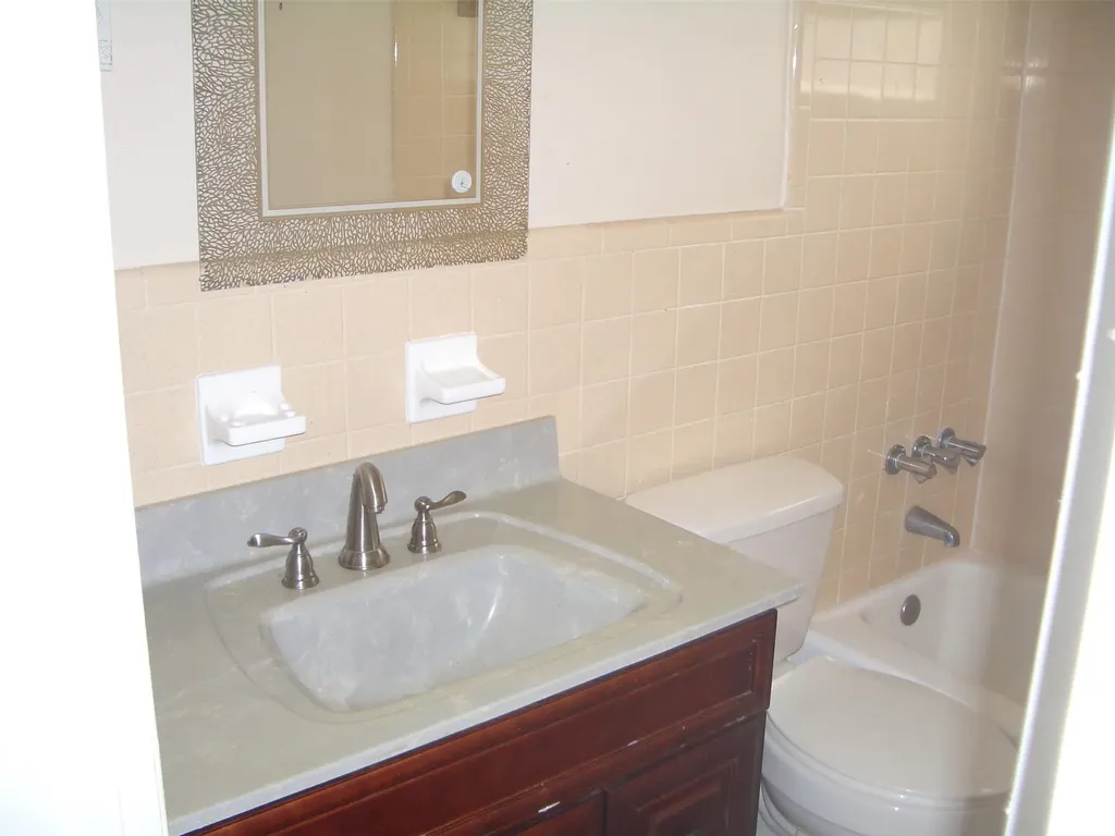 2737 NE 28th Street Lighthouse Point FL 33064