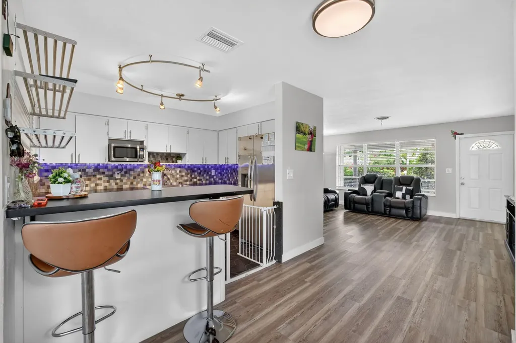 633 NW 30th Street Wilton Manors FL 33311