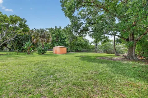 633 NW 30th Street Wilton Manors FL 33311