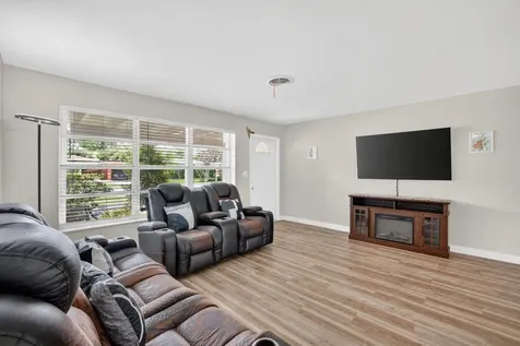 633 NW 30th Street Wilton Manors FL 33311