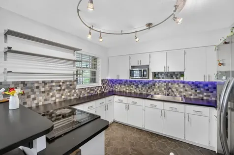 633 NW 30th Street Wilton Manors FL 33311