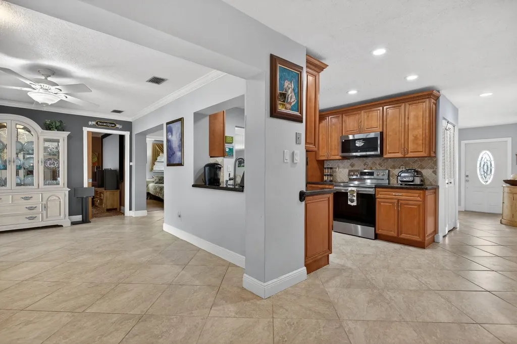 7306 NW 94th Way Tamarac FL 33321