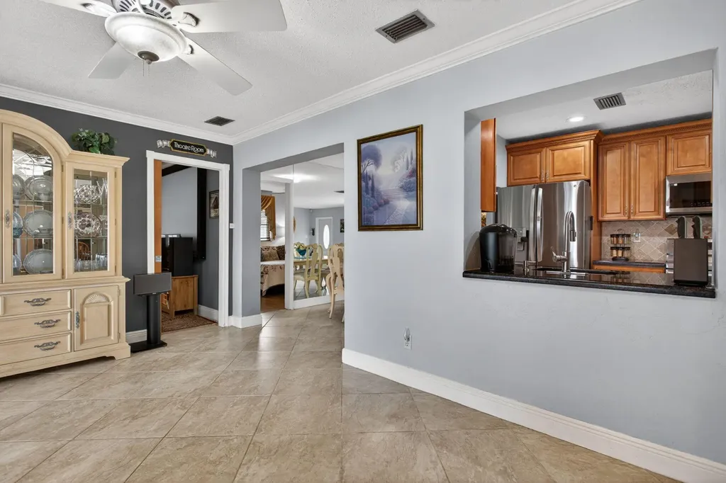7306 NW 94th Way Tamarac FL 33321