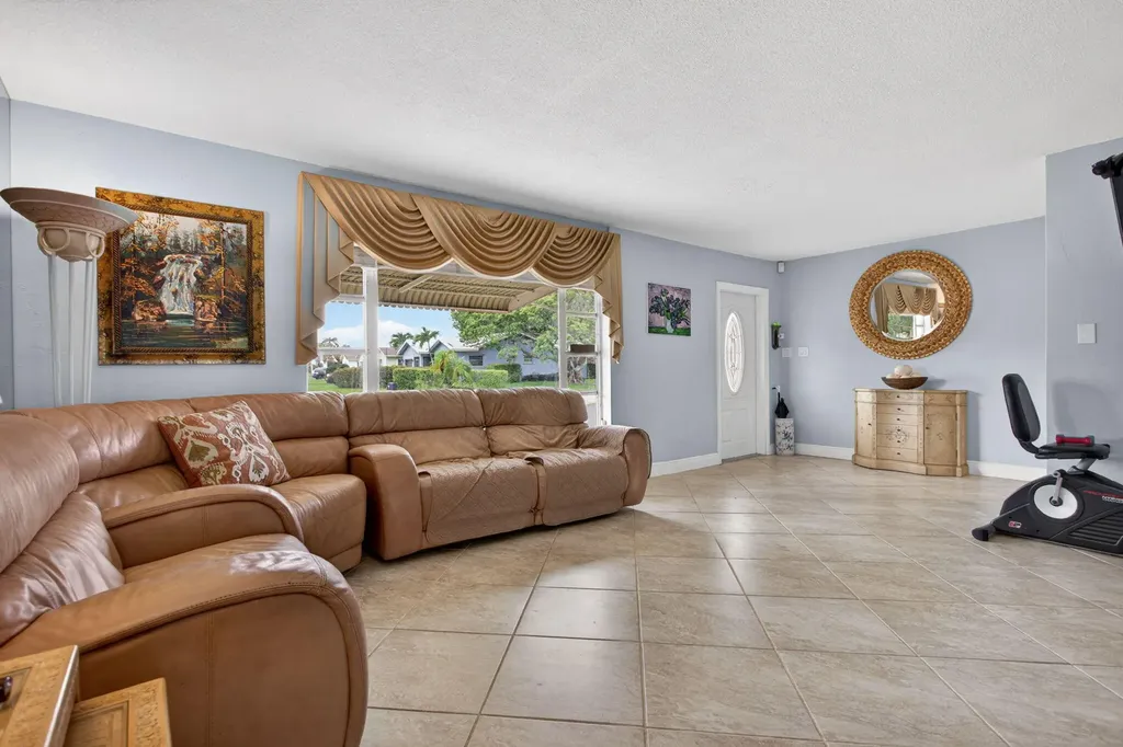7306 NW 94th Way Tamarac FL 33321