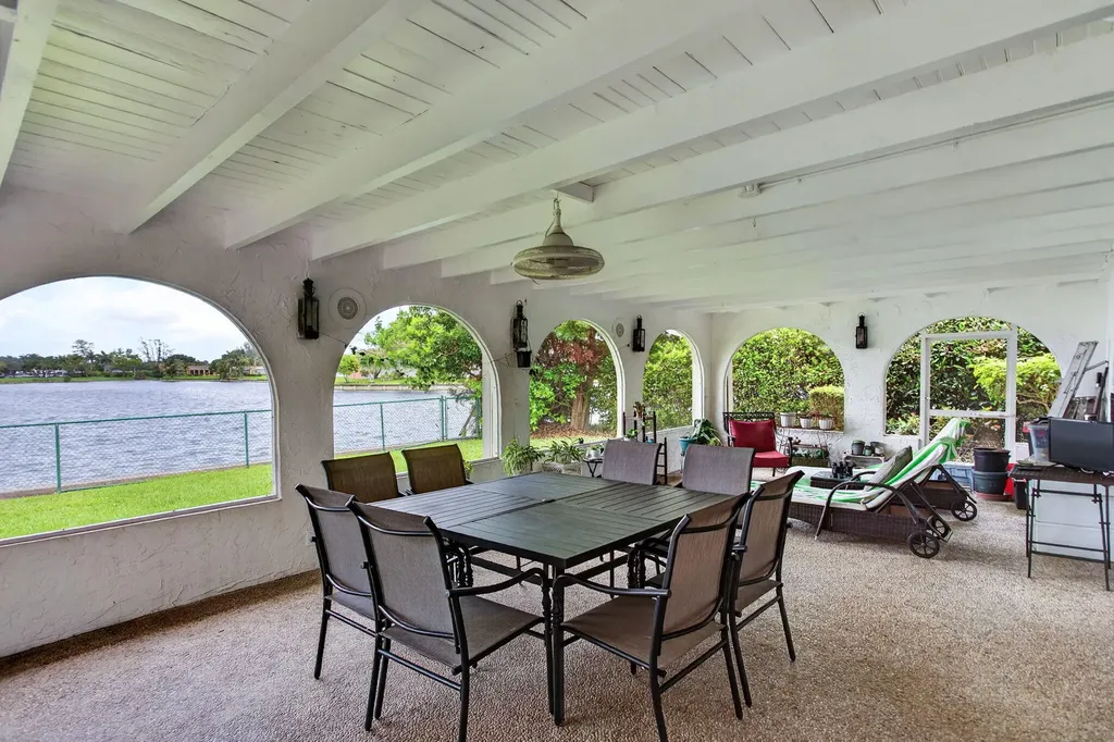7306 NW 94th Way Tamarac FL 33321