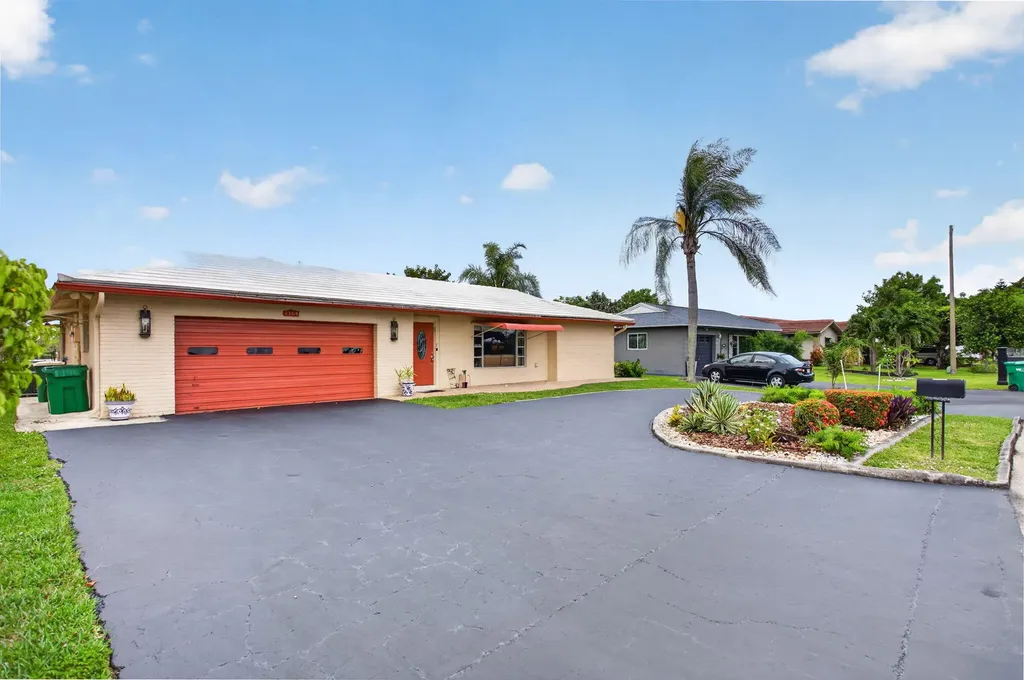 7306 NW 94th Way Tamarac FL 33321