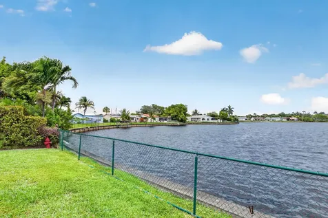 7306 NW 94th Way Tamarac FL 33321