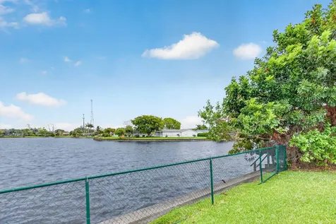 7306 NW 94th Way Tamarac FL 33321