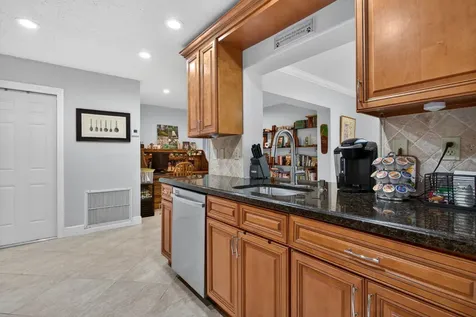 7306 NW 94th Way Tamarac FL 33321