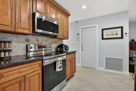 7306 NW 94th Way Tamarac FL 33321
