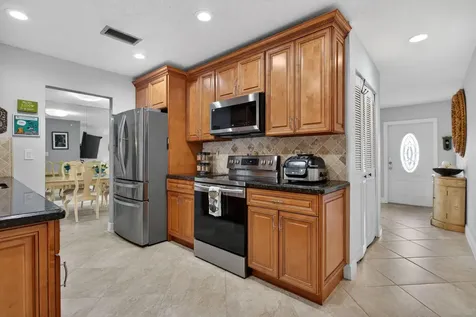 7306 NW 94th Way Tamarac FL 33321