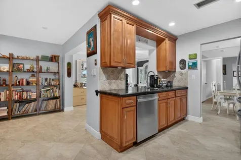 7306 NW 94th Way Tamarac FL 33321
