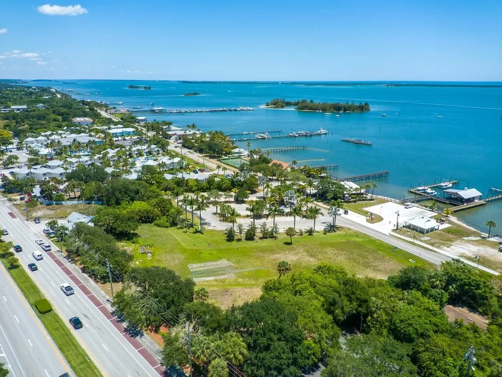11171 Airport Drive Sebastian FL 32958