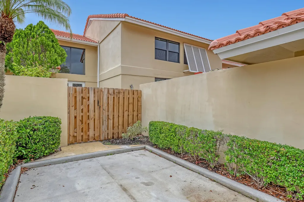 132 Old Meadow Way Palm Beach Gardens FL 33418