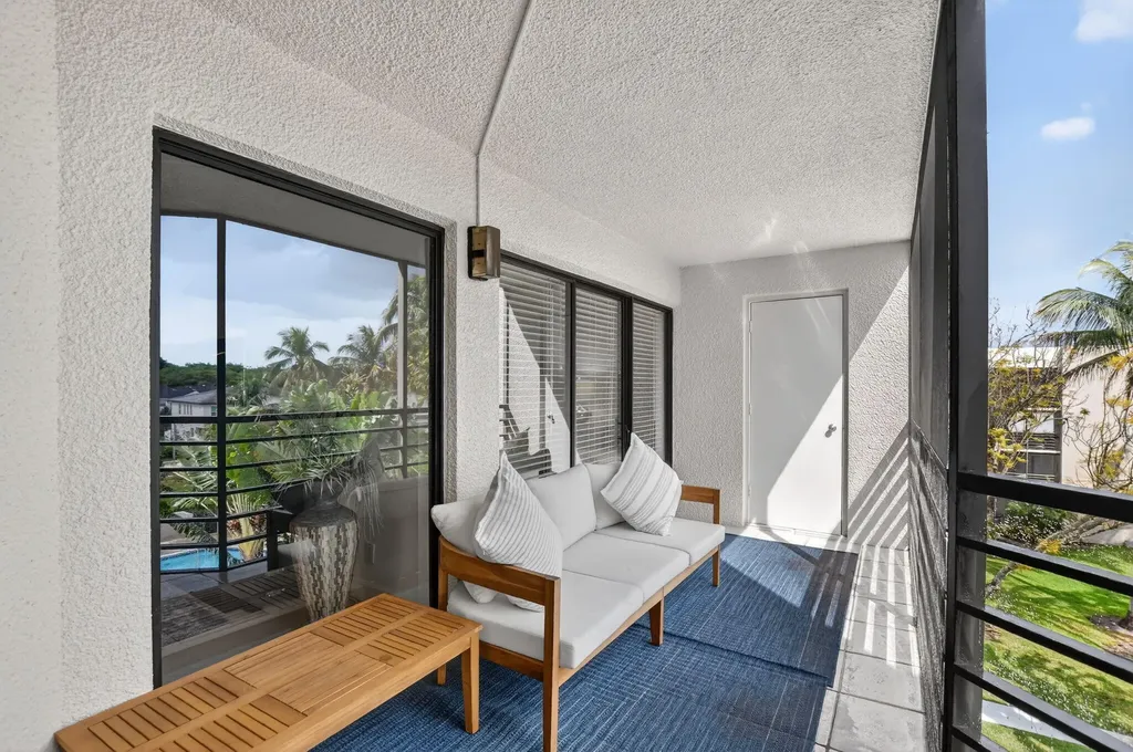 5851 Camino Del Sol Boca Raton FL 33433