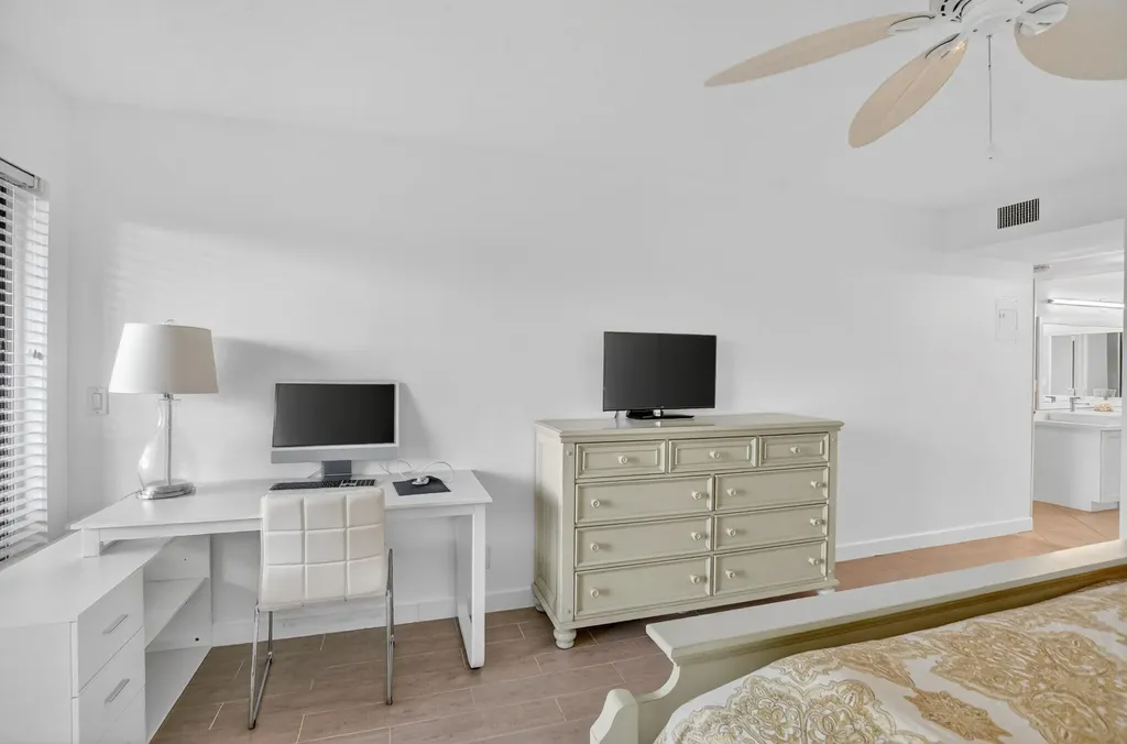 5851 Camino Del Sol Boca Raton FL 33433