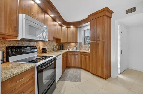 5851 Camino Del Sol Boca Raton FL 33433