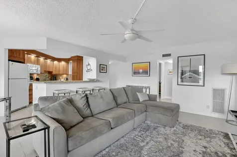 5851 Camino Del Sol Boca Raton FL 33433