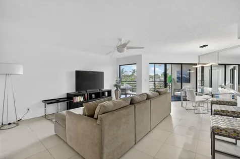 5851 Camino Del Sol Boca Raton FL 33433