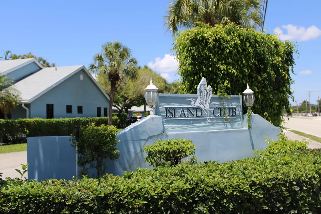 3883 Island Club Circle W Lake Worth Beach FL 33462
