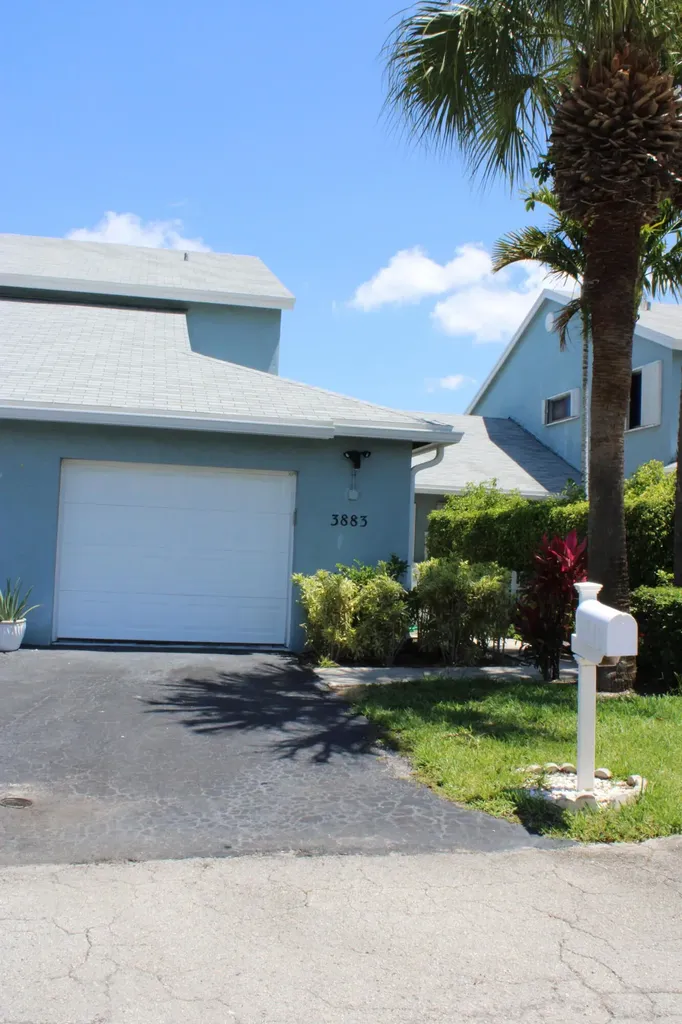 3883 Island Club Circle W Lake Worth Beach FL 33462