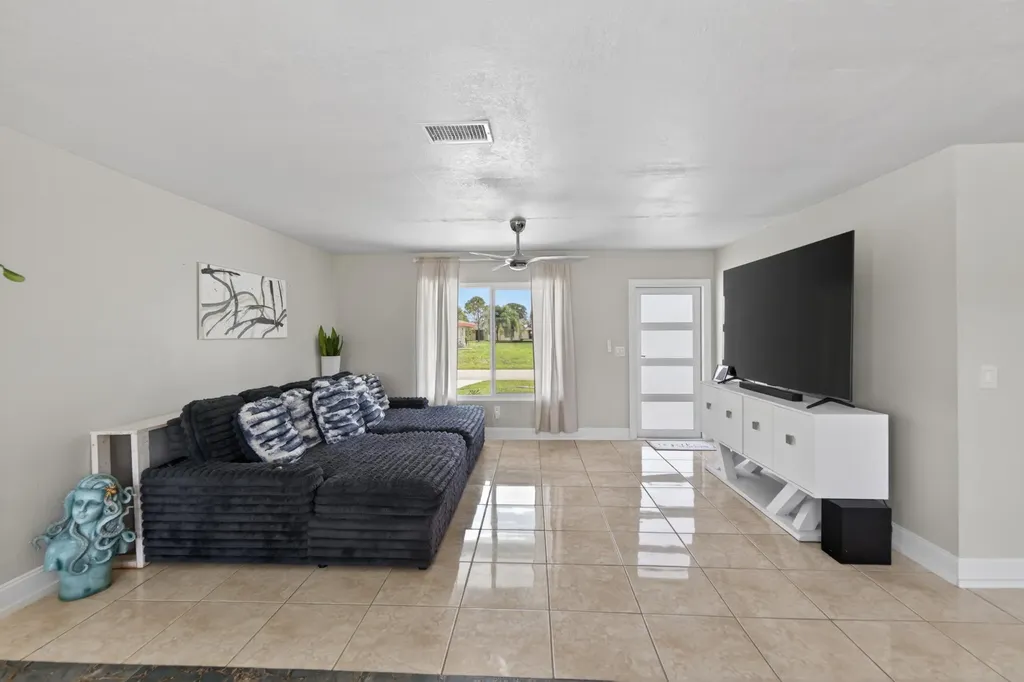 264 SW Cherryhill Road Port St Lucie FL 34953