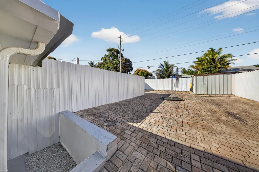 623 S Pine Street Lake Worth Beach FL 33460