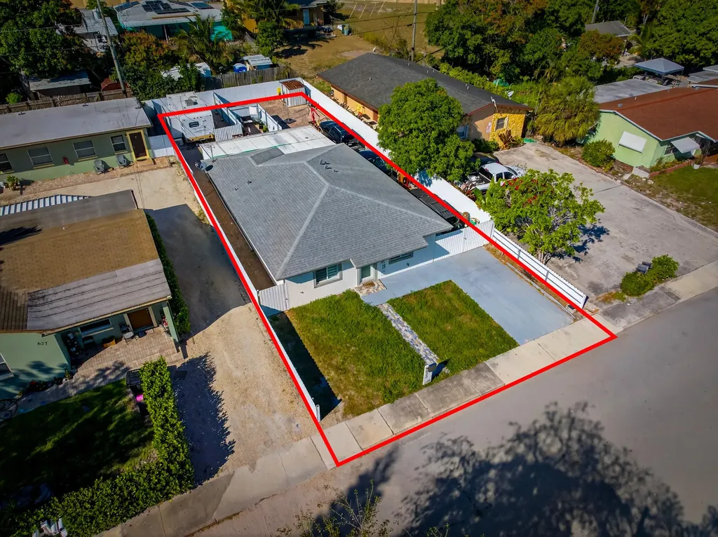 623 S Pine Street Lake Worth Beach FL 33460