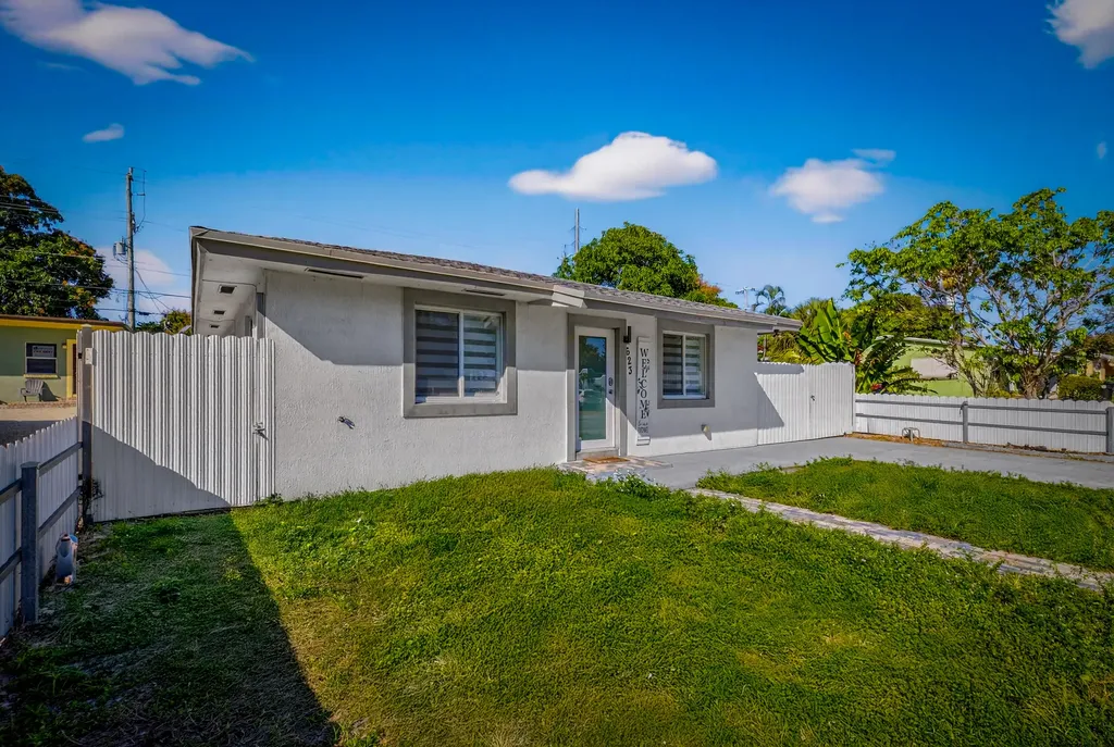 623 S Pine Street Lake Worth Beach FL 33460