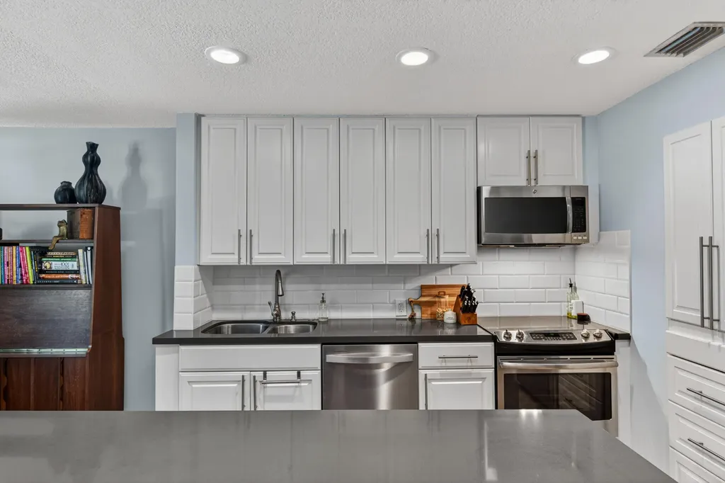 200 NE 17th Court Fort Lauderdale FL 33305