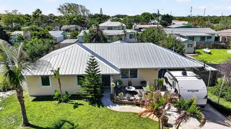 8143 SE Woodland Road Hobe Sound FL 33455