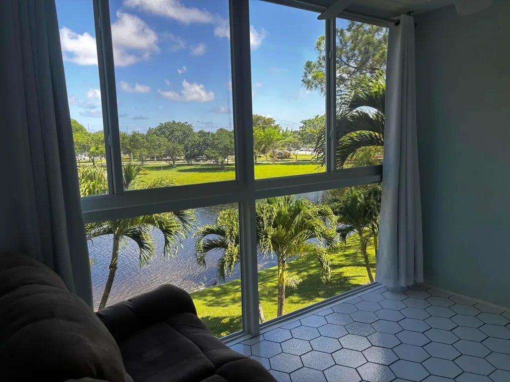 309 Grantham A Deerfield Beach FL 33442