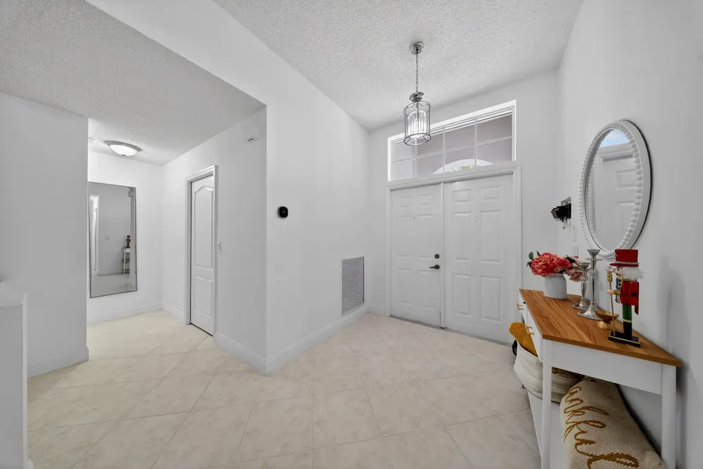 113 Egret Circle Greenacres FL 33413