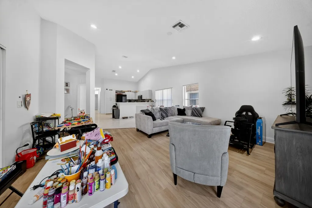 113 Egret Circle Greenacres FL 33413