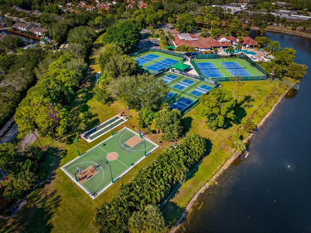 113 Egret Circle Greenacres FL 33413